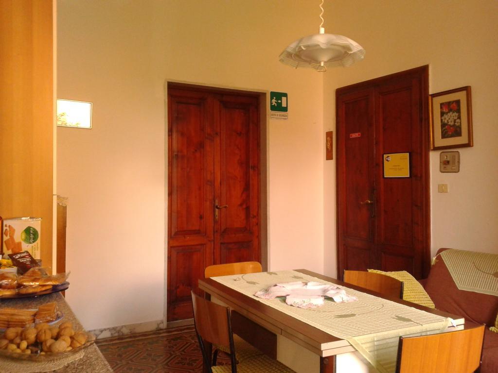 Eco B&B I Due Oleandri マリーナ・ディ・カッラーラ エクステリア 写真
